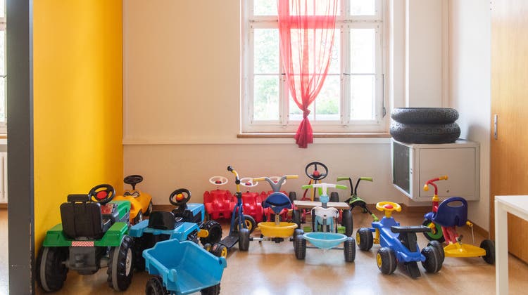 Themenbild, Symbolbild Kita, Kindergarten, Kinderbetreuung, Spielzugauto, Bobby Car, (Bild: Boris Bürgisser (geuensee, 26. August 2022))