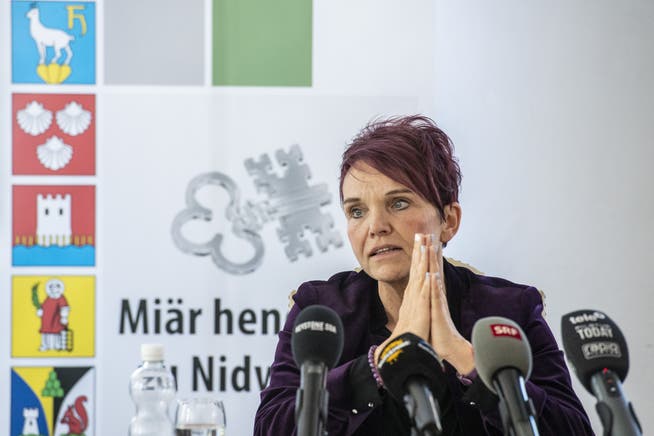 Die Nidwaldner SVP-Regierungsrätin Michele Blöchliger bei der Bekanntgabe ihrer Bundesratskandidatur im Rathaus in Stans.