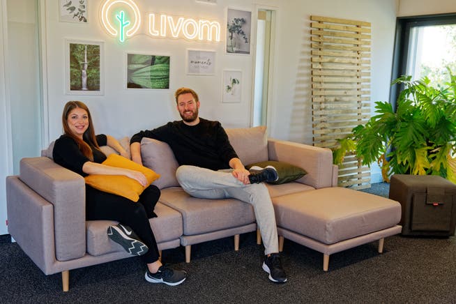 Tamara und Sandro Haag, Gründer des Sofa-Vertreibers Livom, blicken auch ohne die vier «Löwen» positiv in die Zukunft.