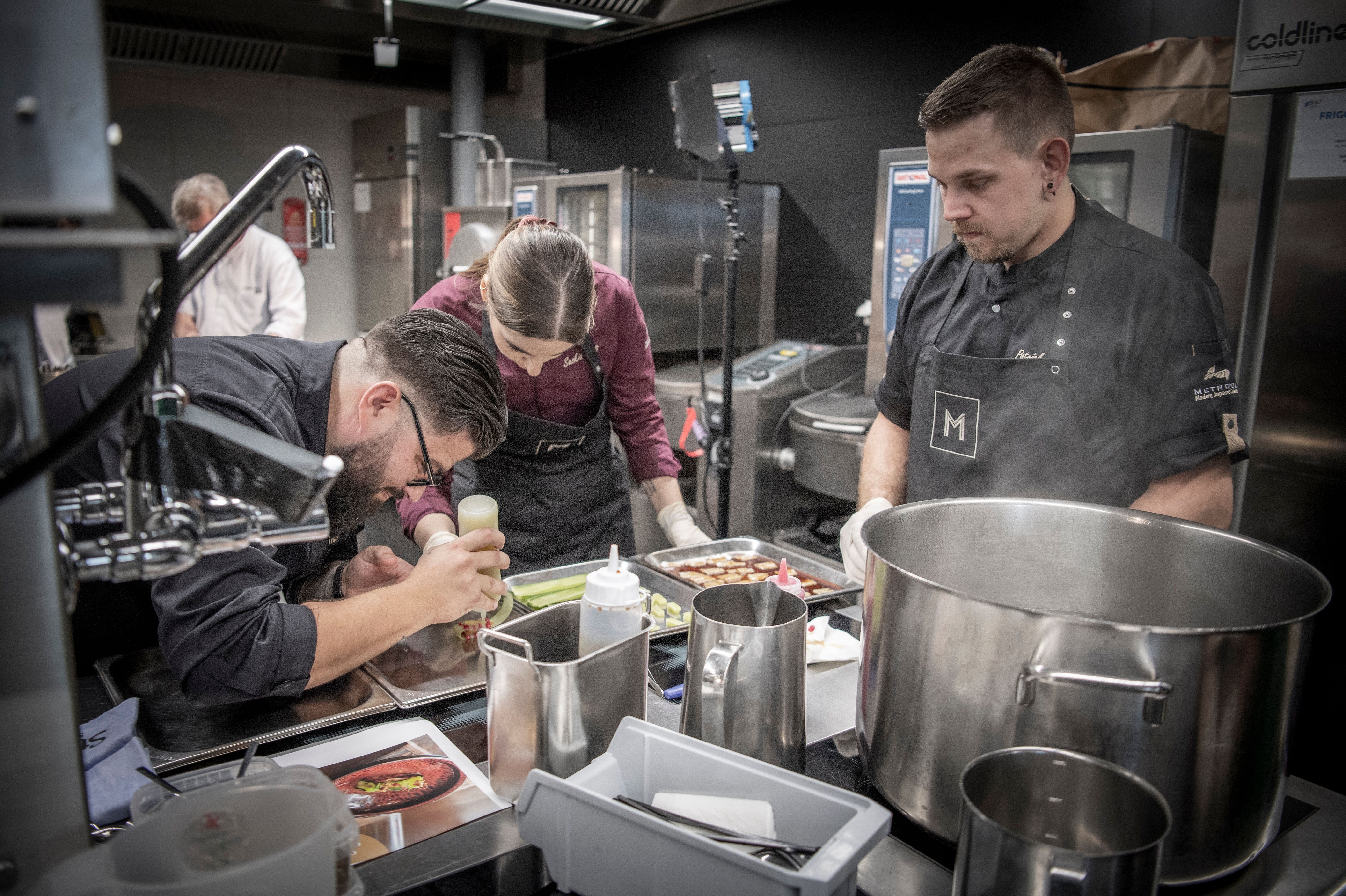 Am Gramona Amuse Contest Switzerland massen sich Köchinnen und Köche in der Schweizerischen Hotelfachschule (SHL) in Luzern. Es galt, das beste Amuse-Bouche zu kreieren. 