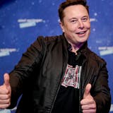 Am Ziel: Elon Musk ist seit Freitag Alleinbesitzer des Kurznachrichtendienstes Twitter. (Bild: Pool/Getty Images Europe)