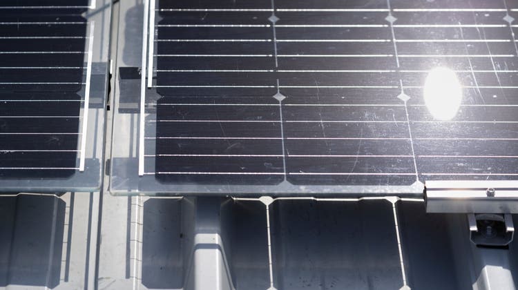 Das VBS kann mittlerweile einen Teil seines Strombedarfs aus Eigenproduktion mittels Fotovoltaik decken. (Symbolbild) (Keystone)