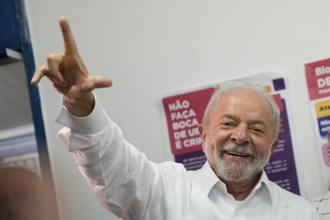Der ehemalige und neue Präsident von Brasilien, Lula da Silva, gab sich bereits bei seiner Stimmabgabe in São Paulo siegessicher.