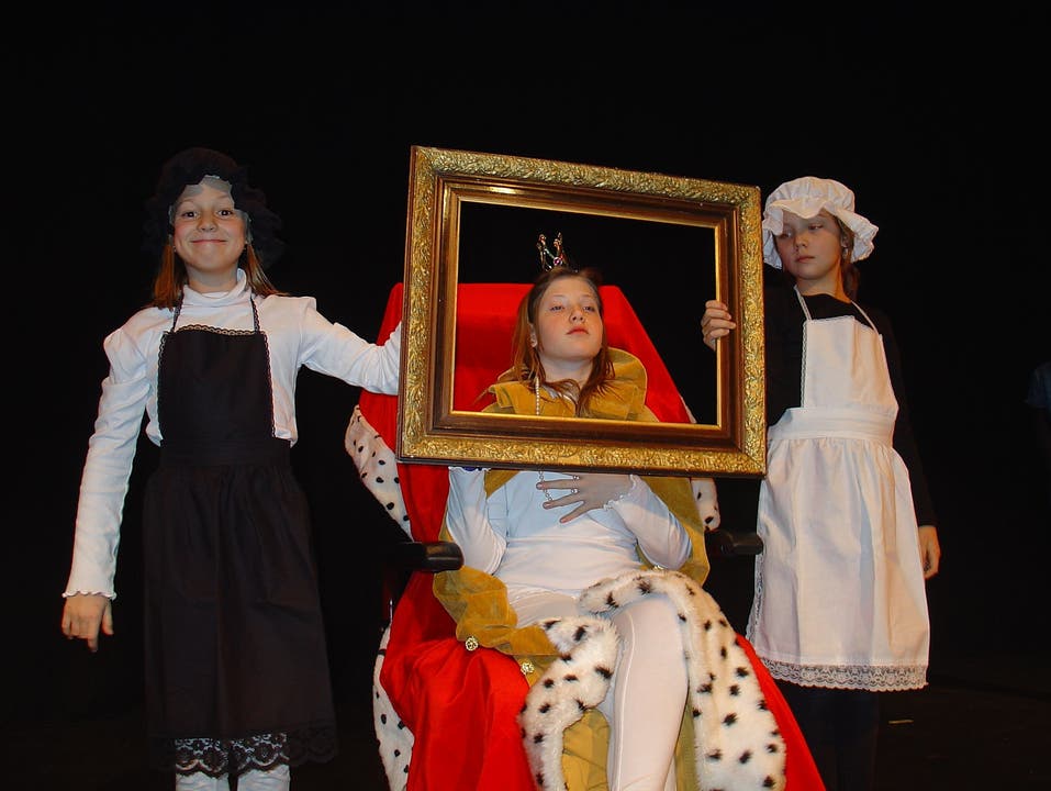2009: «Wer ist die Schönste?» - Das Jugendtheater Widen spielt Grimms Märchen aus einem ganz neuen Blickwinkel und fängt dort an, wo das Märchen eigentlich aufhört. 