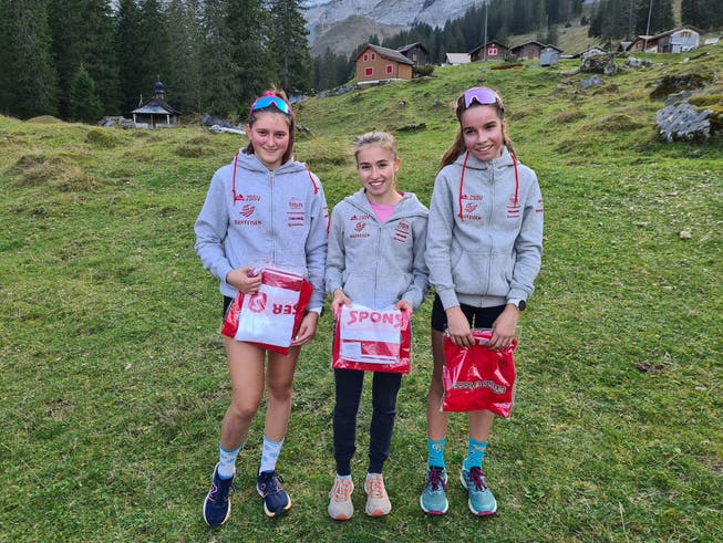 Verdiente Siegerehrung nach der Schächental-Trophy auf der Brunnialp (von links): Dunja Walker, Giannina Piller und Carina Haas.