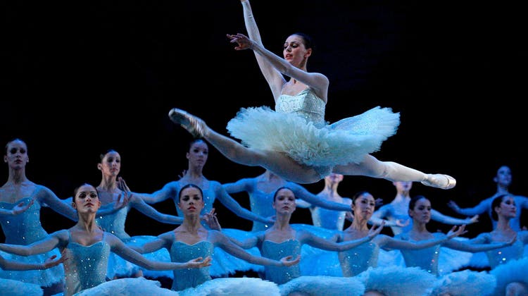 Als wären sie nicht von dieser Welt: Die Idee von der grazilen Primaballerina, mit der viele heute Ballett verbinden, stammt eigentlich aus dem 19. Jahrhundert. (Bild: Keystone)