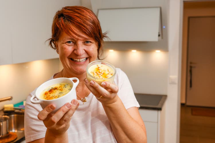 Pleasure expert Sabine Camedda presents her crème brûlées.