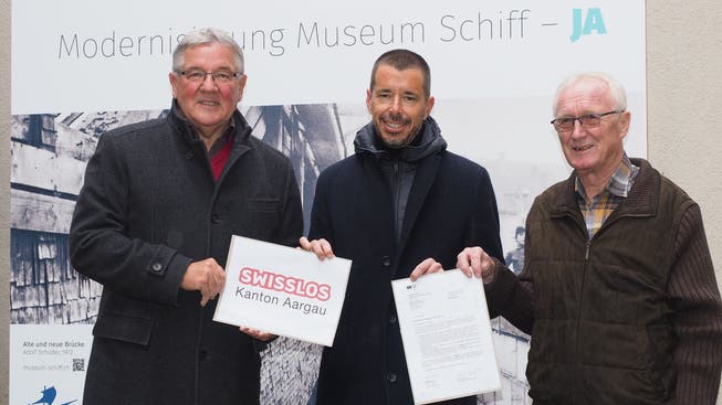 Georg Matter (Mitte) überbrachte die Nachricht, dass der Kanton 1,63 Millionen Franken ins Museum Schiff investiert. Das freut Joe Schnetzler (links) und Hannes Burger.