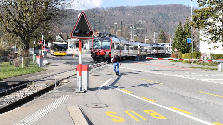 Am Bahnhof Thalbrücke in Balsthal treffen die OeBB und das Postauto aufeinander. Nicht immer klappt das reibungslos. (Bruno Kissling)