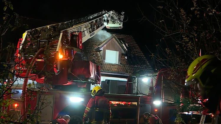 Brand in Einfamilienhaus: Bewohner mussten evakuiert werden