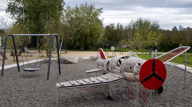 Der Spielplatz an der Basler Grenze ist ein Teil des neuen Parc des Carrièrres. (Georgios Kefalas / Keystone)