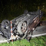 Beim Unfall in Urswil überschlug sich das Auto. (Bild: Luzerner Polizei)