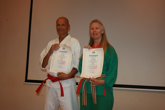 Paul und Juanita Baumann erhalten Auszeichnung für ihren langjährigen Einsatz und ihre Verdienste für die Kushido Schule.