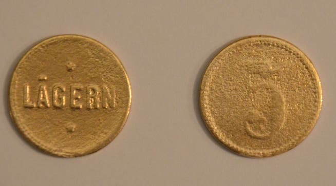Kopien der Original-Münze, gefunden auf dem Areal der ehemaligen Zementfabrik.