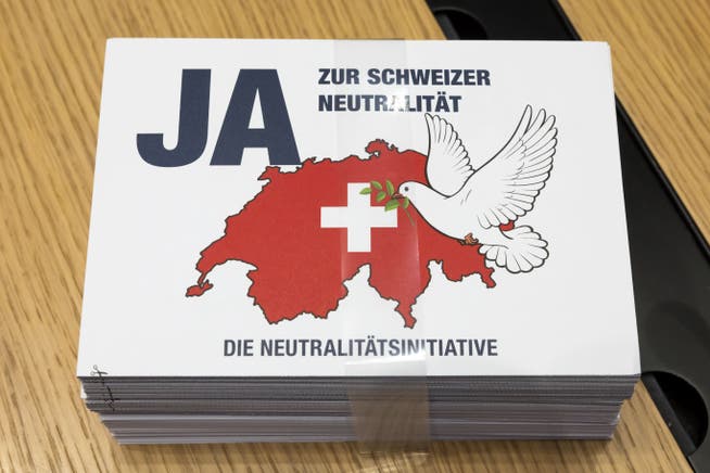 Bildlich gesprochen wollen die Initianten die Friedenstaube in die Welt fliegen lassen. Gelingen soll das durch eine strikte Neutralitätspolitik der Schweiz.