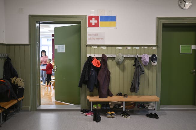 Integration auf allen Ebenen: Eine Willkommensnachricht an einer Schweizer Schule.