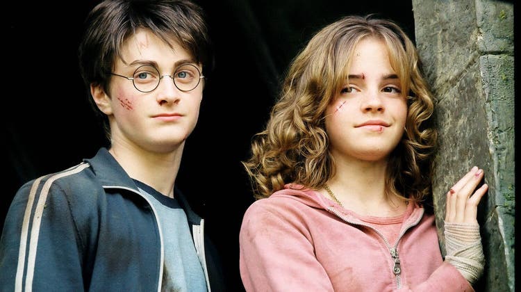 Die Rolle der beiden Zauberschüler Harry Potter und Hermine Granger wird wohl für immer an ihnen kleben bleiben. Aber Daniel Radcliffe und Emma Watson sehen es heute positiv – und sind immer noch ziemlich erfolgreich. (Warner Bros/Courtesy Everett Col / www.imago-images.de)