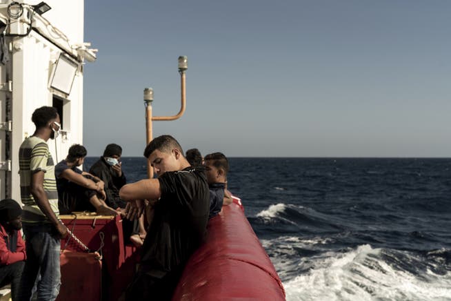 Im Zentrum des Seilziehens der Politik auf dem Mittelmeer: Gerettete Bootsflüchtlinge auf der «Ocean Viking» der privaten Seenotretterorganisation SOS Méditerranée.