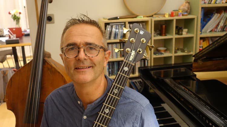 Der Aarauer Bassist und Bandleader Stephan Athanas. (Zvg / Aargauer Zeitung)