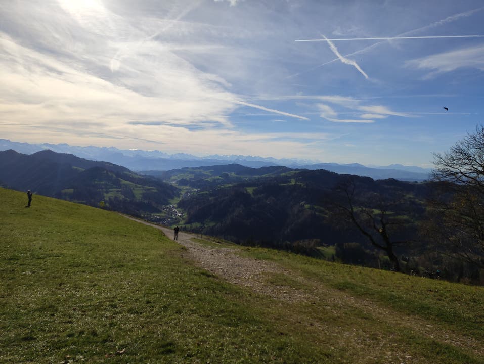 Auf 1133 Metern über Meer reicht die Sicht bis zu den Walliser und Berner Alpen, zu den Mythen, zur Rigi und zum Pilatus.