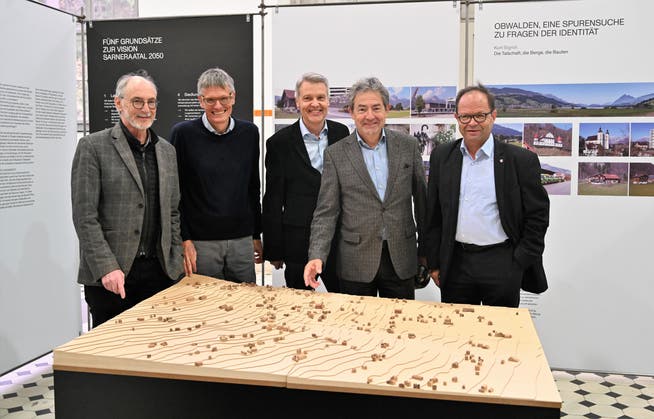 Sie haben Visionen zur Streusiedlungslandschaft Giswil: (von links) Eugen Imhof, Karl Vogler, Thomas Kappeler, Beat von Wyl, Josef Hess.