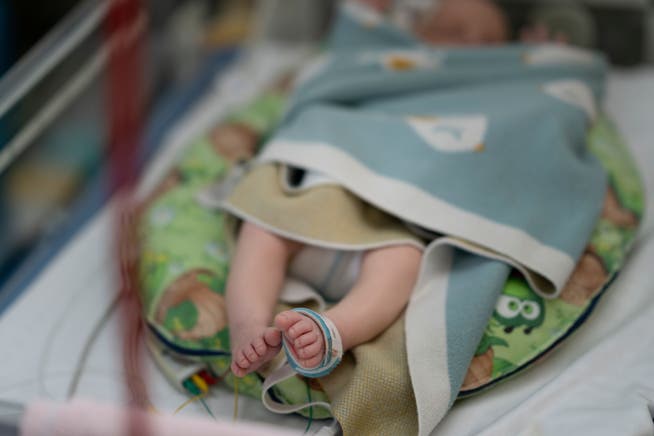 Neugeborene sind besonders anfällig auf Komplikationen, wenn sie sich mit dem RS-Virus infizieren. Manche müssen bis zu zehn Tage ins Spital.