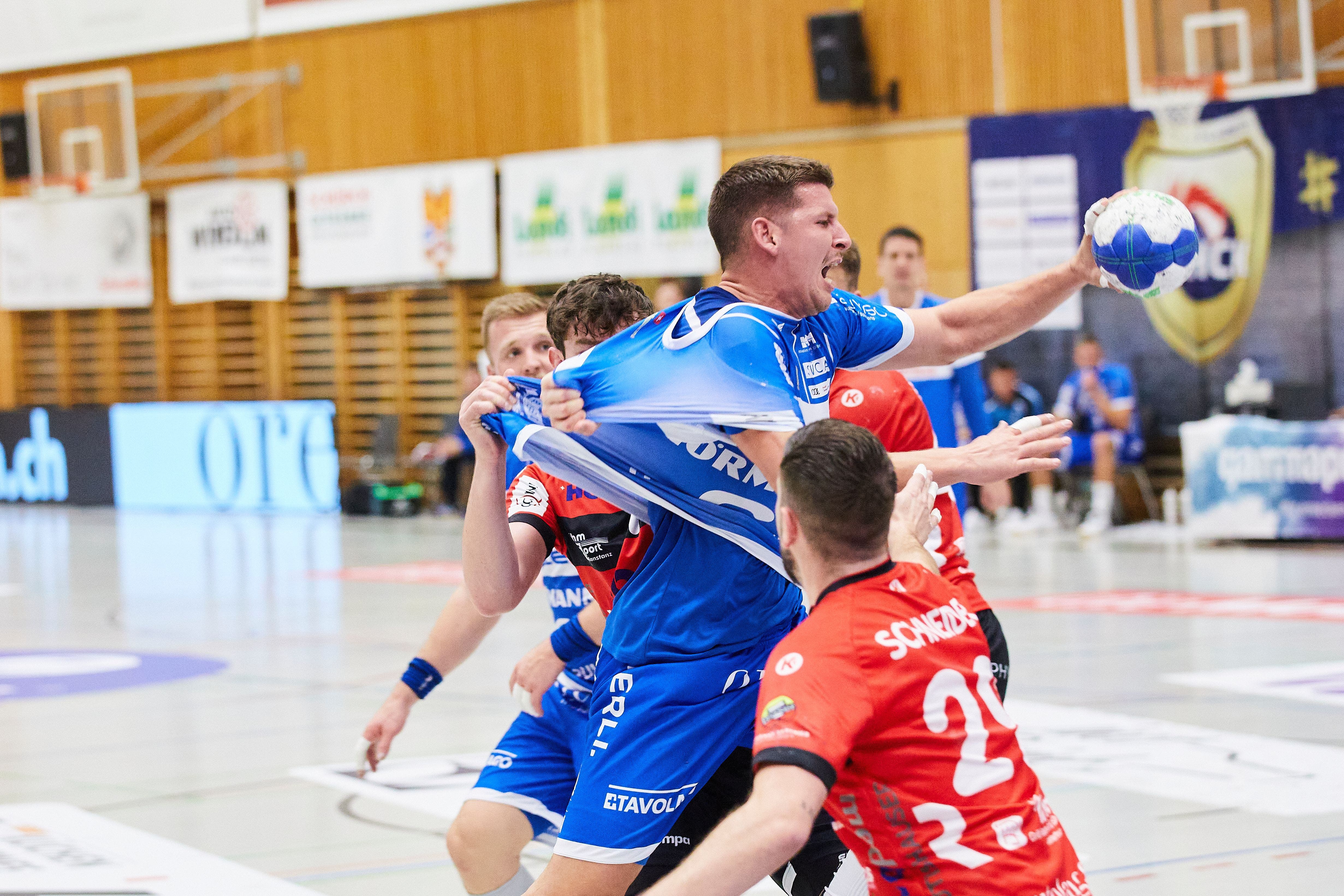 Handballspiel zwichen dem HCKL und Kreuzlingen am 16.11.2022 in der Krauerhalle in Kriens. 