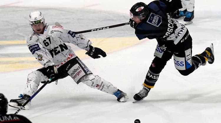 Wenn Jakob Stukel auf dem Eis steht, ist viel Dynamik im Spiel. Wie hier gegen den Ligakrösus aus Olten. (Klaus Brodhage)