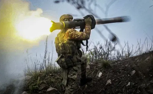 A Ukrainian soldier fires an anti-tank missile.