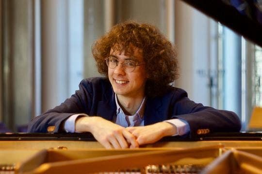 Der erst 25-jährige Pianist Can Cakmur begeisterte die Zuhörerinnen und Zuhörer.