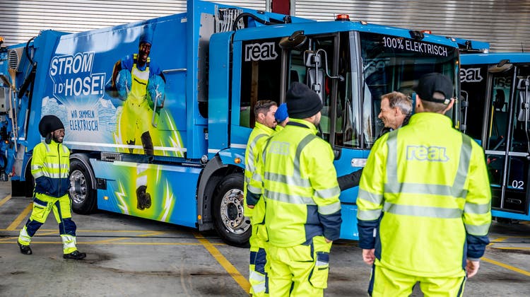 Real präsentiert seine neue Flotte von E-Güselwagen. (Bild: Nadia Schärli (Luzern, 22. November 2022))