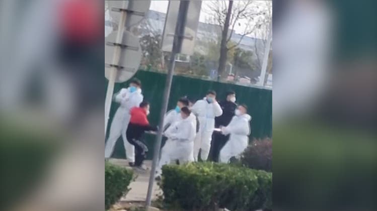 Gewaltsame Proteste an Chinas grösster iPhone-Fabrik