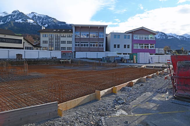 Auf der Baustelle der Schulhausanlagen Kerns ruhen die Arbeiten noch bis im März 2023.