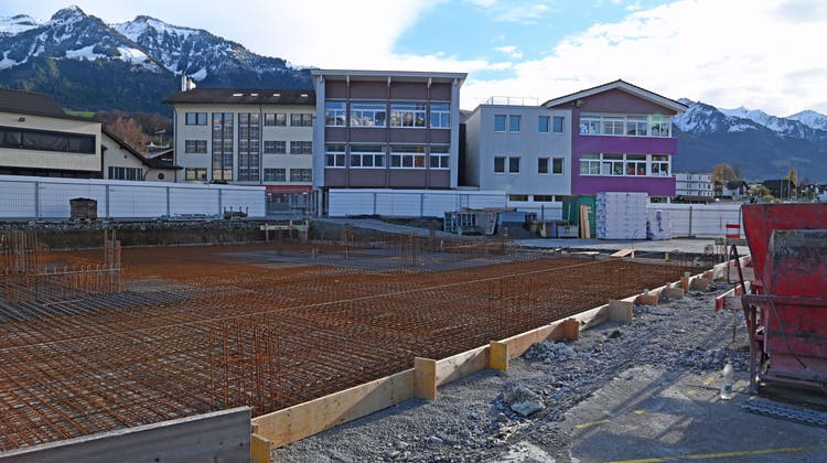 Auf der Baustelle der Schulhausanlagen Kerns ruhen die Arbeiten noch bis im März 2023. (Bild: Robert Hess (Kerns, 23. November 2022))