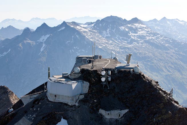 Die Radaranlagen der Armee zur Luftüberwachung oberhalb des Lukmanierpasses. (Archivbild)