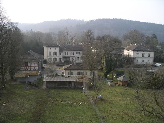 Der Sulzerhof von Norden: Das Haus 1 (rechts) bildet neu eine eigene Parzelle. Der Rest gehört der Familie Granwehr.