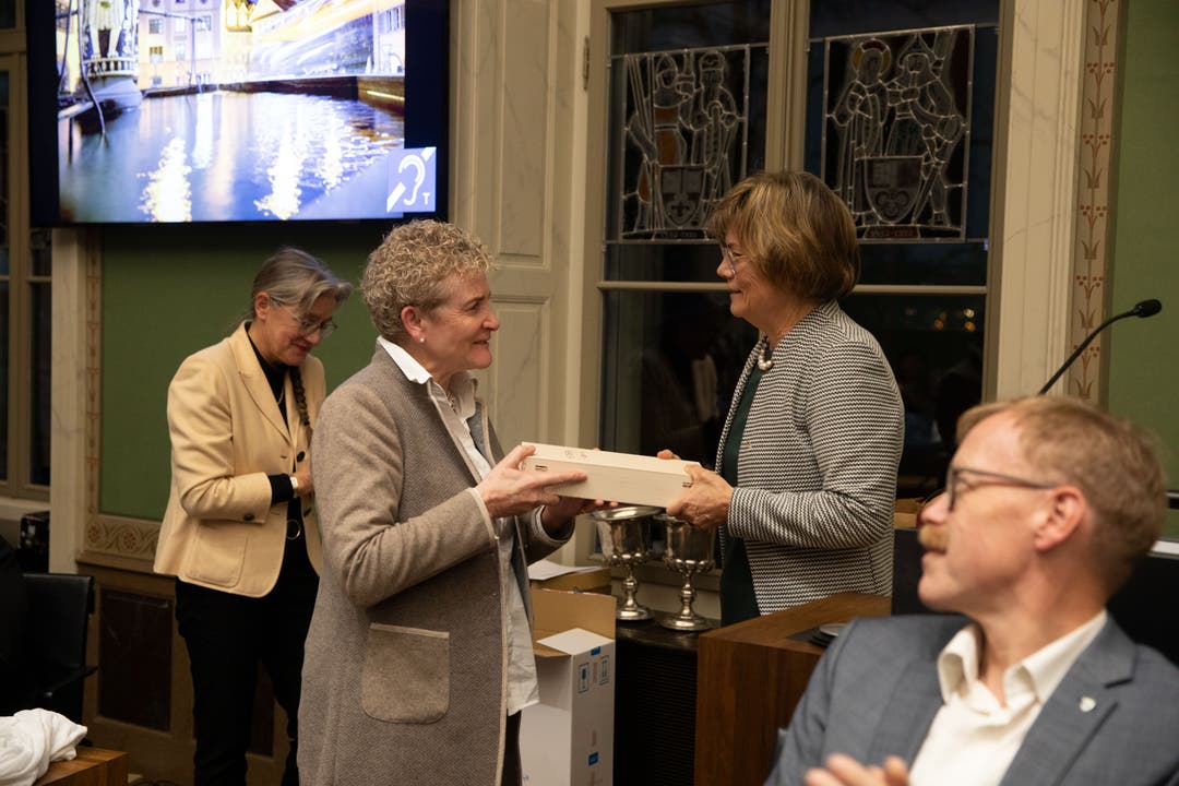 Verabschiedung von Esther Haas als Kantonsratspräsidentin und ihrer Vorgängerin Monika Barmet.