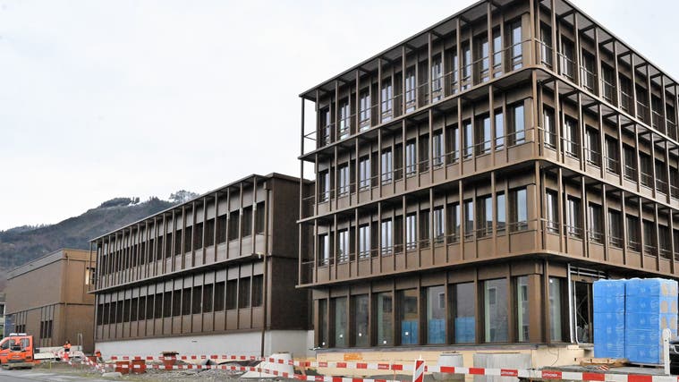 Der Neubau der EWO-Geschäftszentrale in Kerns für 20 Millionen Franken ist kurz vor seiner Vollendung. (Bild: Romano Cuonz (Kerns, 22. November 2022))
