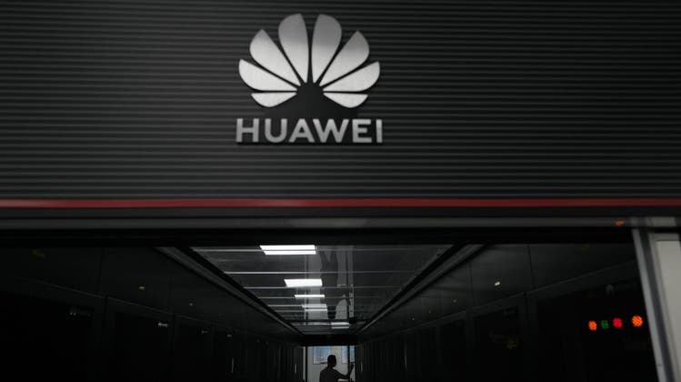 Die USA werfen Huawei enge Verbindungen zu chinesischen Behörden vor und warnen vor Spionage und Sabotage. (Keystone)