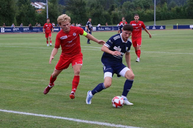 Fabio Moser (rechts) und der FC Uzwil unterliegen dem U21-Team des FC Winterthur mit 1:4.