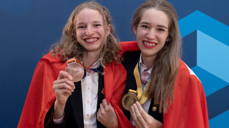 Die beiden Luzernerinnen Vera Stocker (links) und Juliana Thöny durften sich an den World Skills über Edelmetall freuen. (Bild: PD)