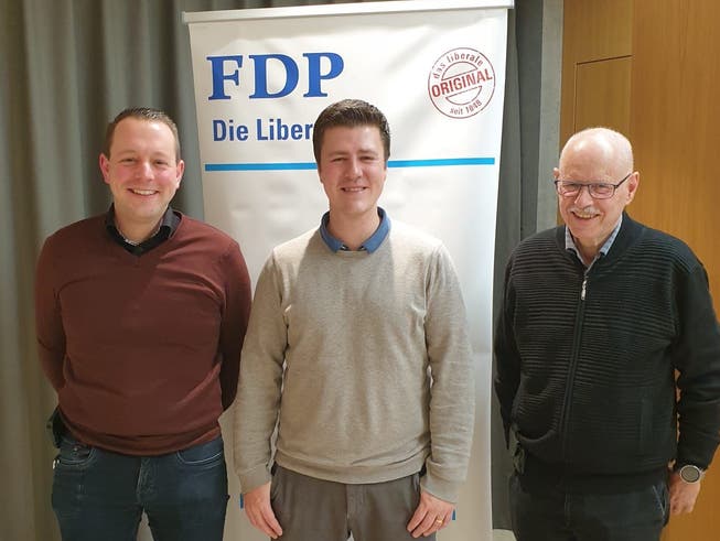 Flurin Schmid, Präsident FDP Wattwil, Pascal Wiget, Schulratskandidat und Urs Bichler, abtretender Schulrat (von links) an der Nominationsversammlung.