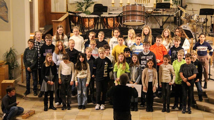 Besinnliches Adventskonzert der Brass Band Frohsinn und des Schülerchors Laupersdorf