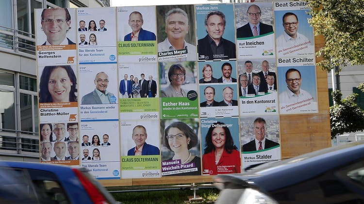 Plakate in Cham (hier im Rahmen der Gesamterneuerungswahlen 2018) geben zu reden. (Bild: Werner Schelbert (9. September 2018))