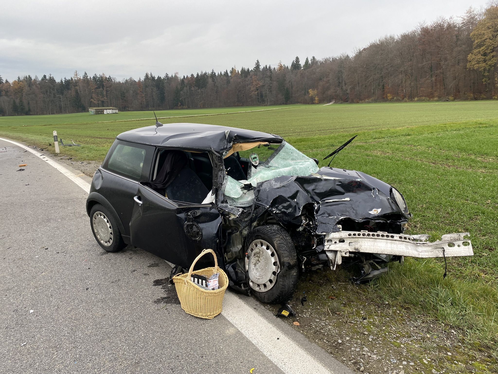 Auto Und Lieferwagen Krachen Ineinander – Eine Schwerverletzte