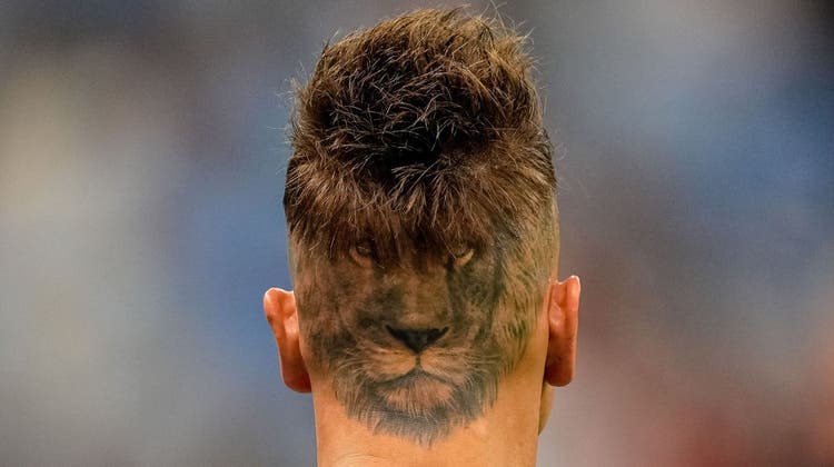 Frisuren und Tattoos geben Fussballern auf dem Platz eine individuelle Note. Sebastian Sosa, Goalie von Uruguay, treibt’s auf die Spitze. (Defodi Images)