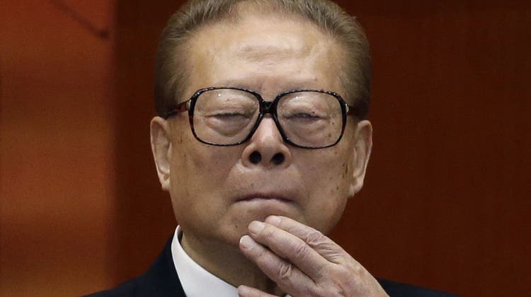 Chinas früherer Staats- und Parteichef Jiang Zemin ist im Alter von 96 Jahren gestorben. (Ng Han Guan / AP)