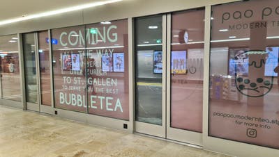Das Bubble-Tea-Konzept PaoPao kündigt seit kurzem seinen Einzug im Schaufenster des Geschäfts in der Rathausunterführung an. (Bild: Arcangelo Balsamo (28. November 2022))