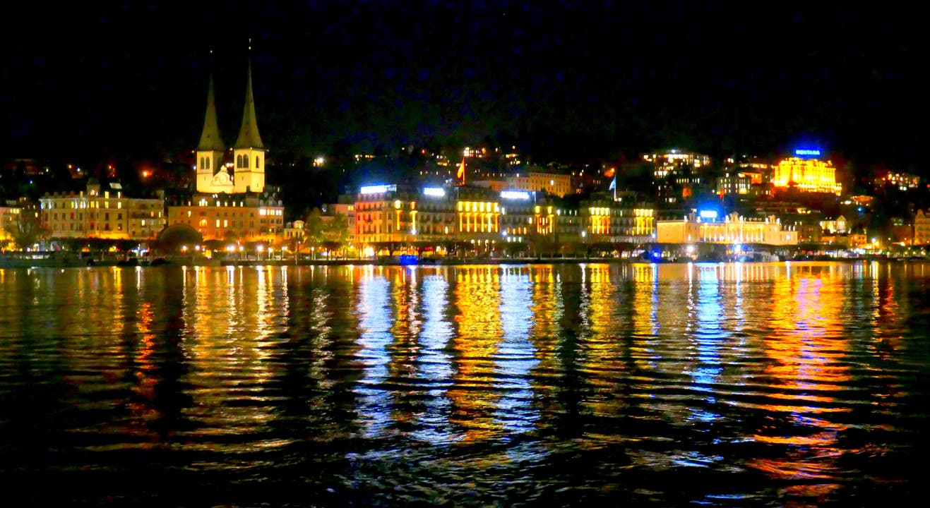 Auch ohne Weihnachtsbeleuchtung ist Luzern eine Leuchtenstadt.