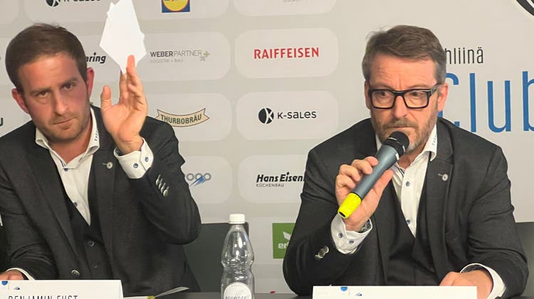 Geschäftsführer Benjamin Fust (links) und Präsident Maurice Weber berichteten an der Generalversammlung über Hochs und Tiefs des FC Wil. (Bild: Simon Dudle)